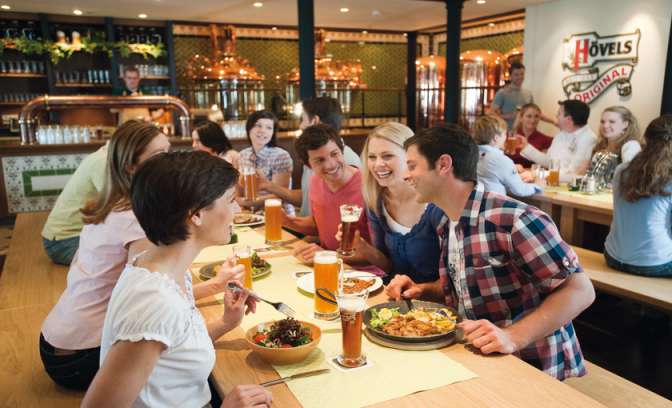 Gezellig eten aan boord van AIDA cruises