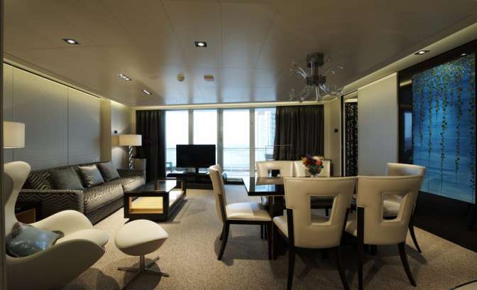 Luxe woonkamer suite van Norwegian Cruise Line 
