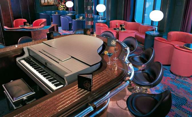 Een pianobar op de MS Zuiderdam
