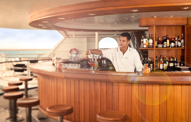 bar op dek van Seabourn Odyssey