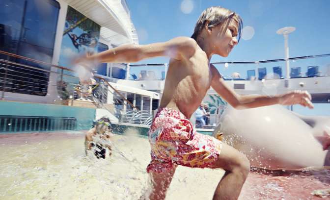 Een kind in het waterpark op de Oasis of the Seas