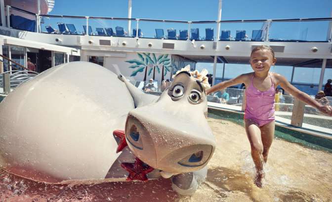 Sfeerfoto van het zwembad op de Allure of the seas