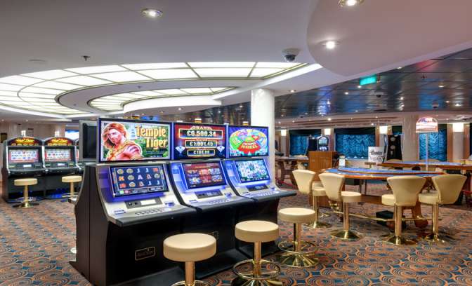 Speelmachines in het casino op de MSC Lirica