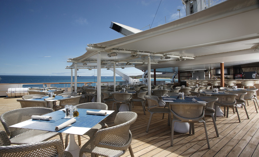 Restaurant op het dek van Silversea Galapagos 