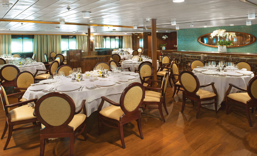 Restaurant aan boord van Silversea Discoverer