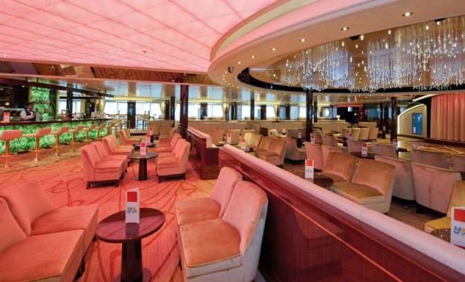 Costa NeoRomantica theater en bar