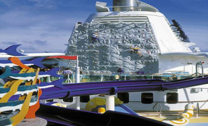 Een klimmuur op de Brilliance of the Seas van Royal Caribbean