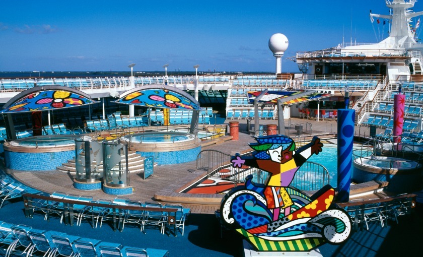 Het zwembad deck op de Explorer of the Seas